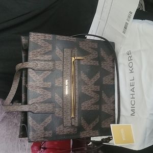 Large MK tote Large logo. Beautiful bag